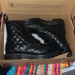Dr. Martens Originals QUILTED LEATHER Boots